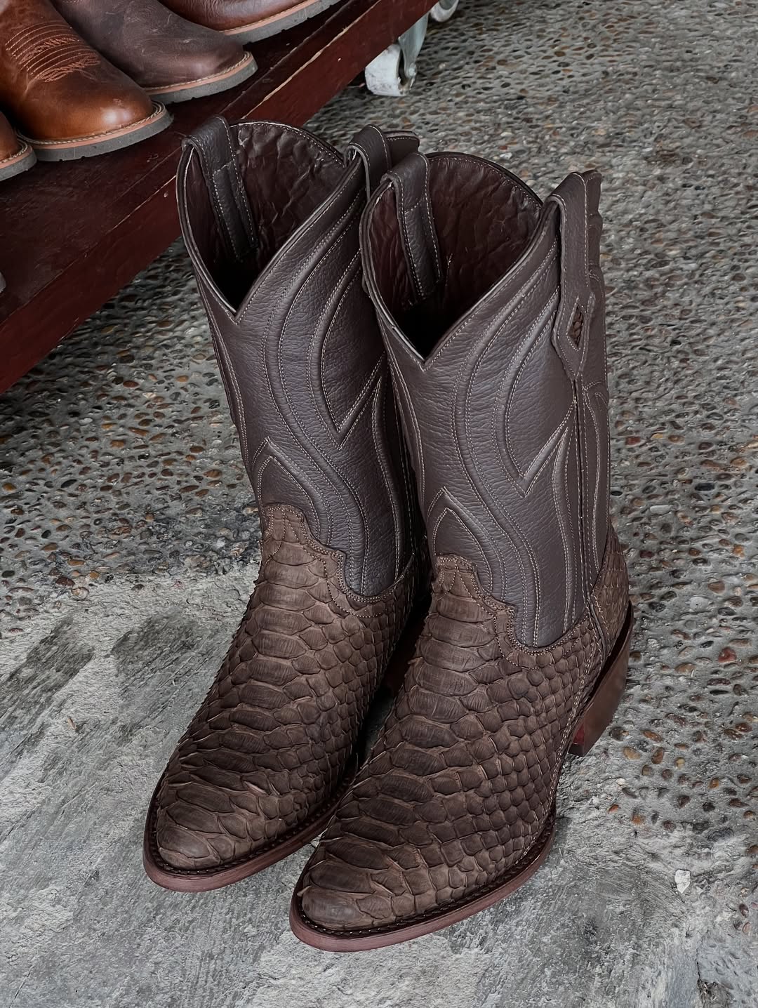 Men's Alligator Leather Oval Toe Cowboy Boots